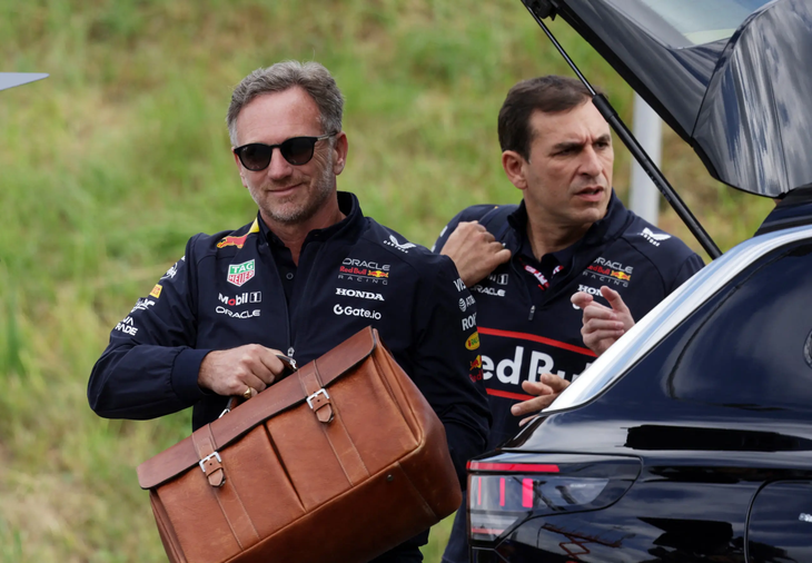 Horner will leave Red Bull, with which he got several achievements in Formula 1, after a series of bad decisions and scandals. Horner will leave Red Bull, with which he got several achievements in Formula 1, after a series of bad decisions and scandals.