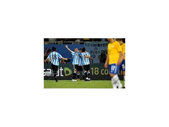 Argentina desplazó a Brasil del cuarto lugar del ranking FIFA.