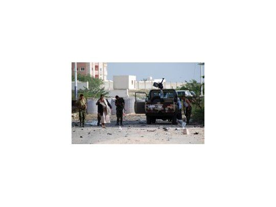 El atacante detonó el coche al ser detenido en la entrada del complejo, en el momento en que los agentes de seguridad estaban almorzando cerca de la puerta.