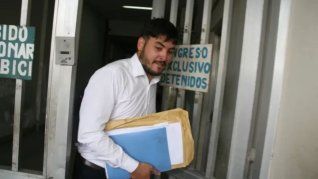 Nicolás Boniardi Cabra fue denunciado por amenazar a un perito durante una audiencia del juicio por el femicidio de Cecilia Strzyzowski. Nicolás Boniardi Cabra fue denunciado por amenazar a un perito durante una audiencia del juicio por el femicidio de Cecilia Strzyzowski.