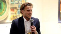 Diego Forlán se ofreció para dirigir a la Selección de Uruguay tras la salida de Bielsa