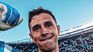 In his own way. Controversial and bold in his reactions, the cartoonist Emiliano Martínez celebrated the winning goal in an excessive manner, after being harassed throughout the second half by the Chilean fans.