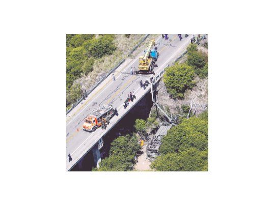 El colectivo que desbarrancó de la ruta y cayó a unos  18 m. provocó la muerte instantánea de 42 de sus ocupantes.