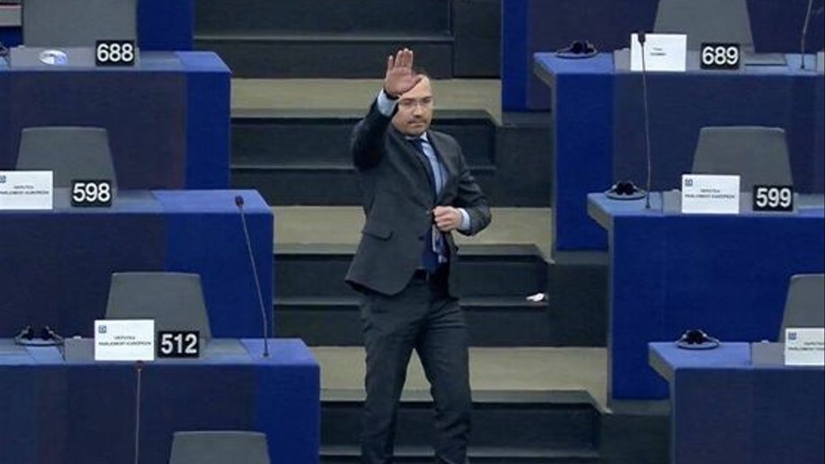 a Bulgarian MEP gave the Nazi salute