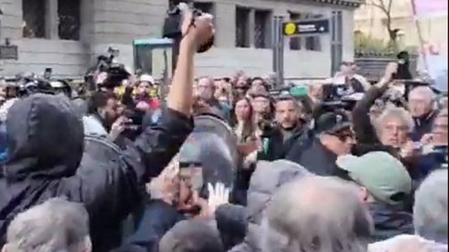 La Policía Federal reprimió a los jubilados que se encontraban manifestando frente al Congreso.