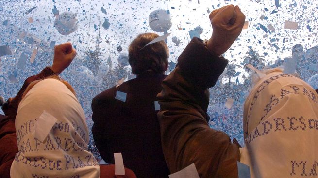 Néstor Kirchner Madres de Plaza de Mayo