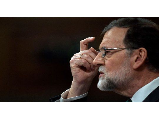 Jaqueado por las denuncias por corrupción, Mariano Rajoy está cercado por la oposición parlamentaria.