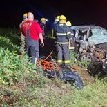 El choque frontal ocurrió en la ruta ERS-324, en el tramo que conecta Casca y Vila Maria, en el estado brasileño de Río Grande do Sul. El choque frontal ocurrió en la ruta ERS-324, en el tramo que conecta Casca y Vila Maria, en el estado brasileño de Río Grande do Sul.
