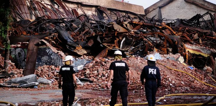 Restos del depósito de Iron Mountain, después del incendio.