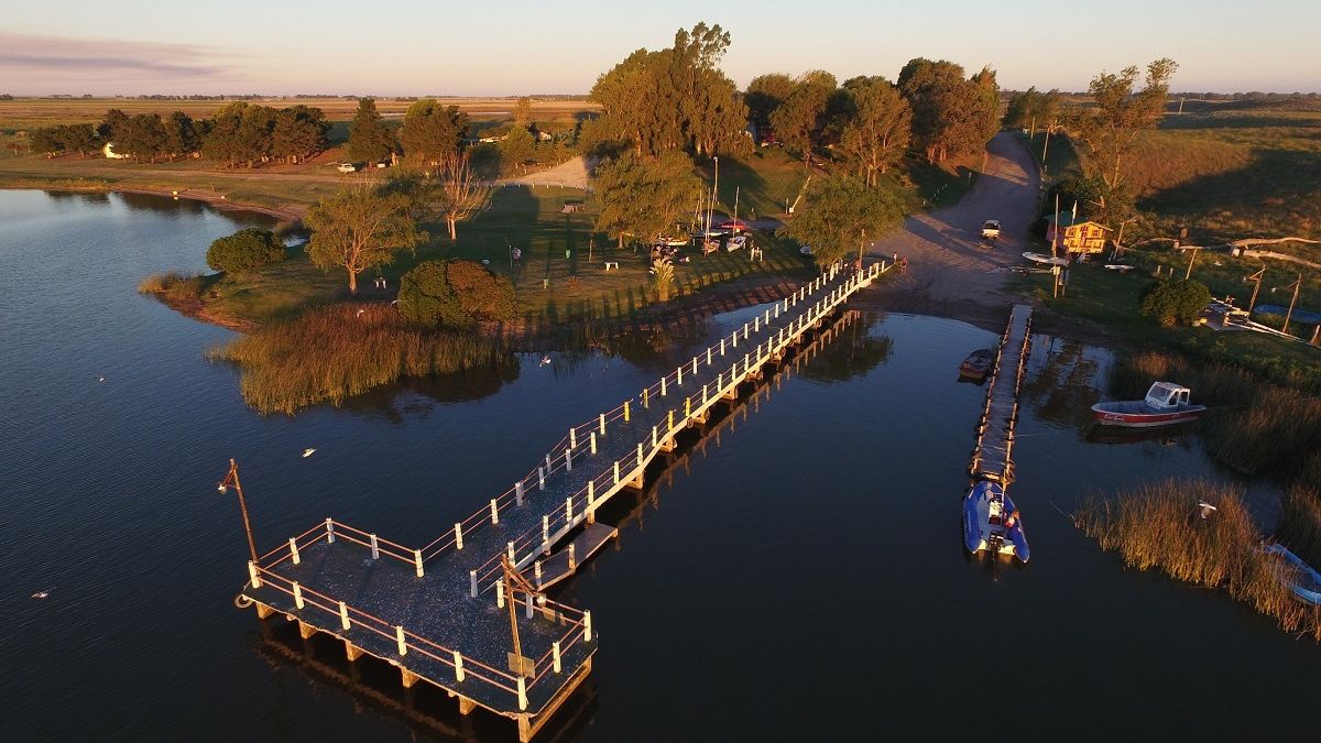 Pure Relaxation Getaways: Two Destinations Offering Lagoons, Historic Sites, and Local Delicacies