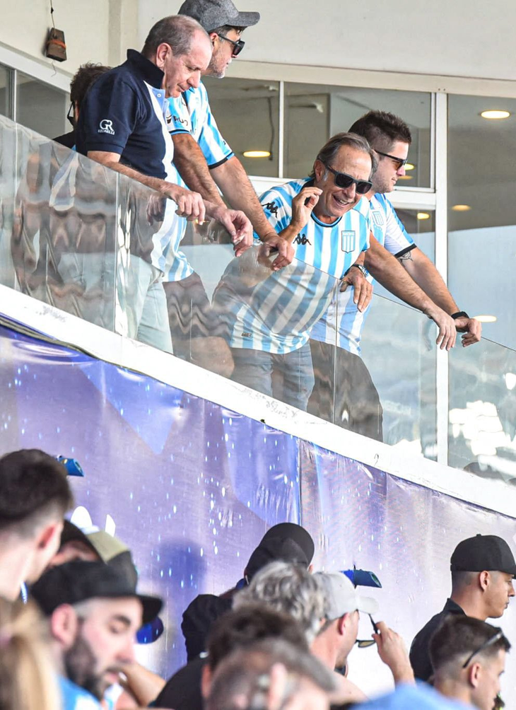 Guillermo Francella en el estadio de Cerro Porteño, donde se jugó la final de la Copa Sudamericana 2024.