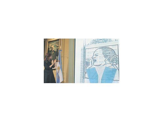 Cristina de Kirchner durante la presentación, en Casa Rosada, del mural -a escala- que luego se instaló en las paredes del Ministerio de Desarrollo Social.