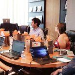 Un informe del Global Family Business Survey de PwC (2023) muestra que el 68% de los líderes familiares reconoce que su mayor desafío no es económico, sino emocional Un informe del Global Family Business Survey de PwC (2023) muestra que el 68% de los líderes familiares reconoce que su mayor desafío no es económico, sino emocional