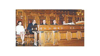 ámbito.com | Octubre será determinante en la composición de la Corte Suprema de Justicia. El viernes vence el plazo para que el gobierno presente el candidato a suceder a Adolfo Vázquez. Seis días después Antonio Boggiano tiene que defenderse ante Diputados de 11 carg