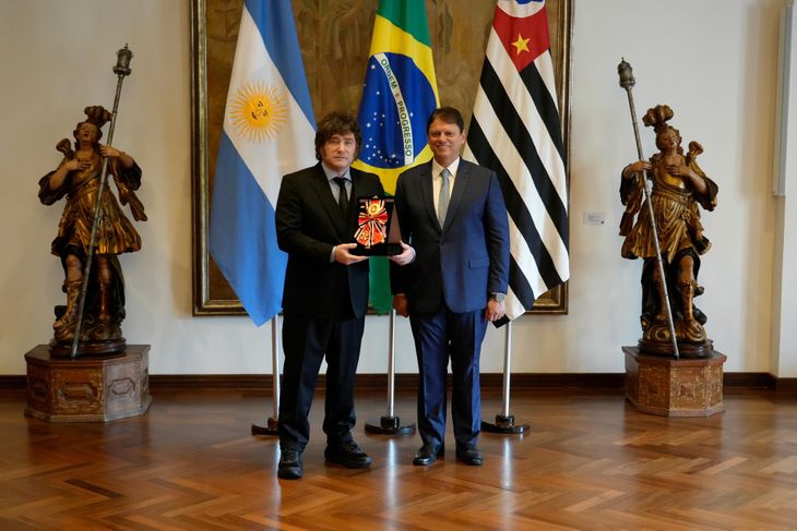 El presidente Javier Milei fue condecorado con la Orden de Ipiranga en el grado de Gran Cruz, la máxima distinción que otorga el Estado de San Pablo, en Brasil.