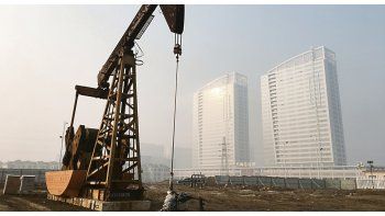 ámbito.com | Poco alentadora. Es la perspectiva para el precio del petróleo, con su consecuente impacto en el mercado local de los combustibles.