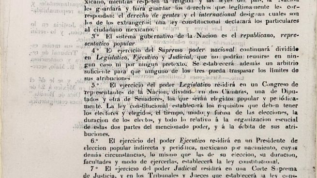 En 1835 se cambia el sistema de gobierno de federalista a centralista mediante un acta provisional.&nbsp;