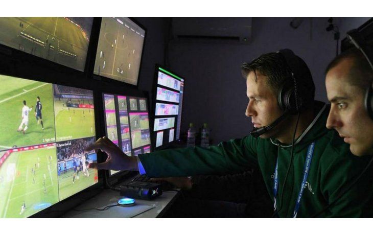 En el duelo entre River y Lanús el árbitro podrá ampararse en el VAR.