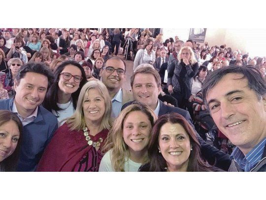 Selfie. Esteban Bullrich, Gabriel Sánchez Zinny y Alex Campbell, en una jornada educativa en San Fernando.