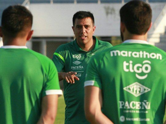 El técnico de Bolivia, César Farías, sabe cómo ganarle a Lionel Messi.