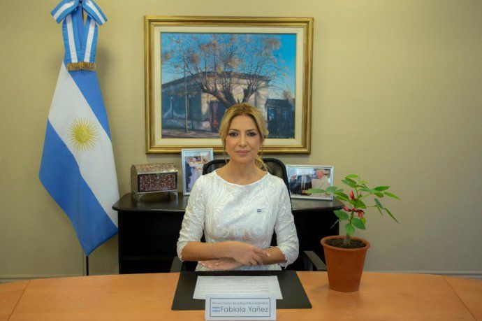 Fabiola Yáñez leyó un fragmento de la encíclica papal Laudato Si sobre el cuidado del planeta Tierra.
