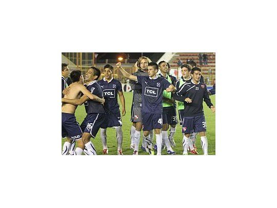 Con varios juveniles, el Rojo ganó y ya está en octavos.