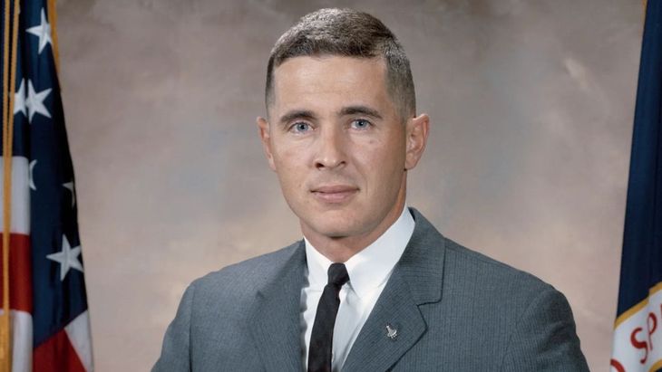 William Anders se convirtió en uno de los primeros astronautas en orbitar la Luna. 
