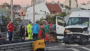 Dedse el GCBA afirmaron que el choque fue múltiple e involucró a tres vehículos más.