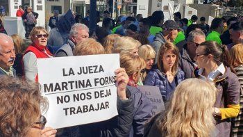 Trabajadores de Flybondi denuncian que peligran 1.000 empleos por el fallo de la jueza Forns.