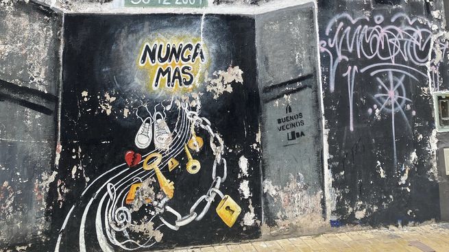 El predio, ubicado en Balvanera, se encuentra repleto de murales.