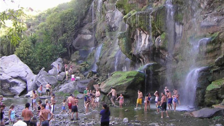 Los ríos, montañas y cascadas la hacen ideal para visitar en verano. Los ríos, montañas y cascadas la hacen ideal para visitar en verano.