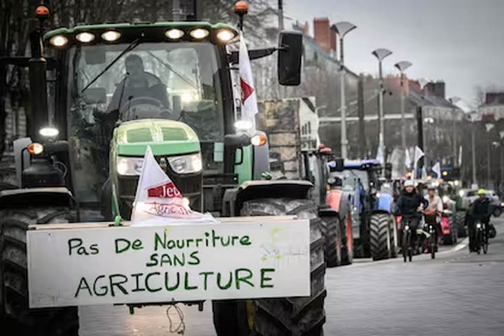 Francia: Agricultores Exigen Respuestas Al Gobierno Y Aplican Medidas ...