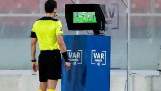 La IFAB evalúa una modificación clave en el uso del VAR y nuevas reglas para agilizar el fútbol La IFAB evalúa una modificación clave en el uso del VAR y nuevas reglas para agilizar el fútbol