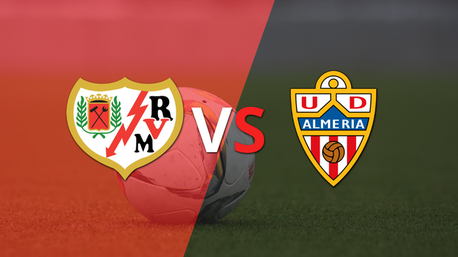 Comienza el juego entre Rayo Vallecano y Almería en el Estadio de Vallecas
