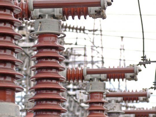 Las generadoras de electricidad rechazaron la propuesta del Gobierno de pagarles la deuda en bonos,