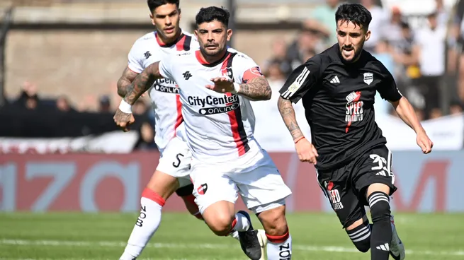 Riestra y Newells igualaron en un partido eléctrico.