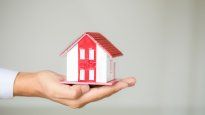 Los bancos públicos como Nación y Ciudad son los que ofrecen las mejores tasas al comparar frente a entidades privadas. Antes de tomar un préstamo es clave ver las condiciones que se proponen