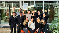 Parte del equipo digital de Naldo liderado por Patricio Lombardi disfruta del prestigioso premio.