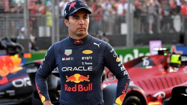 Sergio Checo Pérez no dejó de trabajar en equipo con sus mecánicos e ingenieros de Red Bull durante el período vacacional de la Fórmula 1.