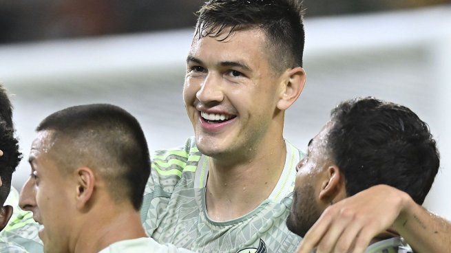 México le ganó a Surinam con dos goles del defensa central Cesar Montes&nbsp; y avanzó de ronda en la Copa de Oro 2025.