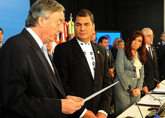 Néstor Kirchner juro como secretario general de la UNASUR.