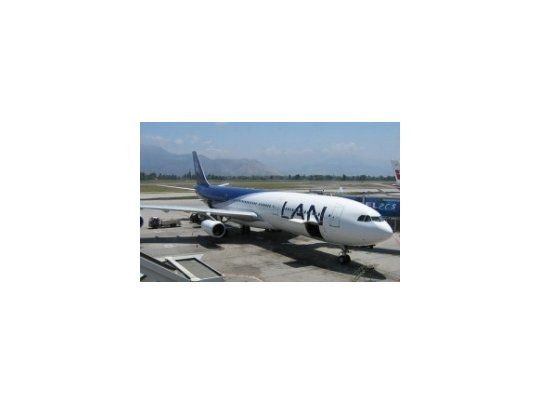 Un avión de Lan debió aterrizar de emergencia en Comodoro Rivadavia por una amenaza de bomba.