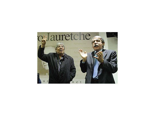 Tiempo atrás, Hugo Moyano y Aníbal Fernández compartín actos con militantes peronistas. Hoy, pelean por los medios.