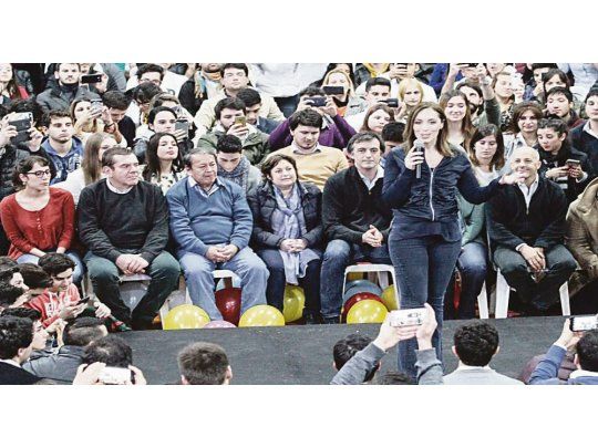 Town Hall. María Eugenia Vidal habló ayer en Pilar para reforzar a sus candidatos: Guillermo Montenegro, “Toty” Flores, Graciela Ocaña, Gladys González y Esteban Bullrich. Se paró en medio de un escenario de 360 grados.