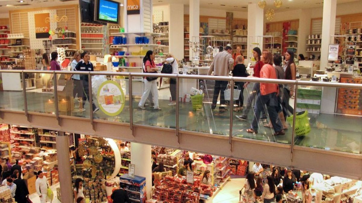 SME retail sales fell 3.5% annually in July SME retail sales fell 3.5% annually in July