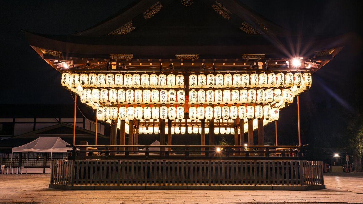 It is the most visited religious destiny in the world: this is the city of the more than a thousand temples in Japan