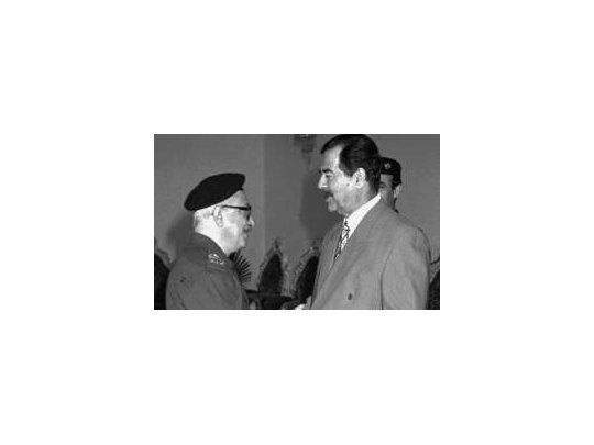 Tarek Aziz junto a Saddam Hussein.