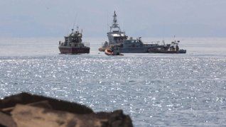 Equipos de rescate trabajan en la zona del siniestro.