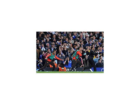 Guardiola celebra el agónico gol a Manchester.