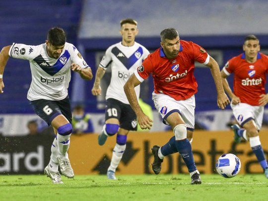 Ensaya el adiós. Vélez perdió con Nacional y empieza a despedirse de la Copa Libertadores.